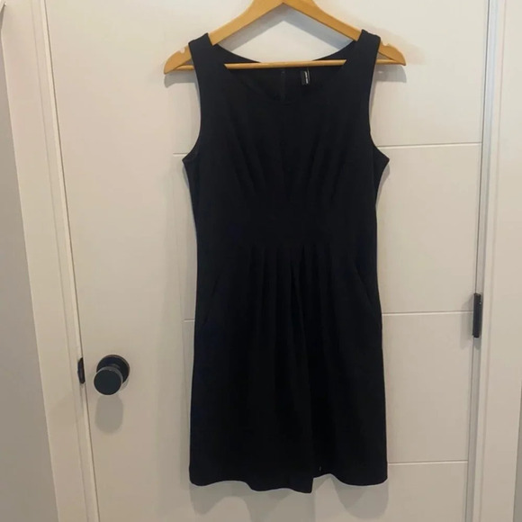 Vero Moda little black  dress with pockets - Picture 1 of 10